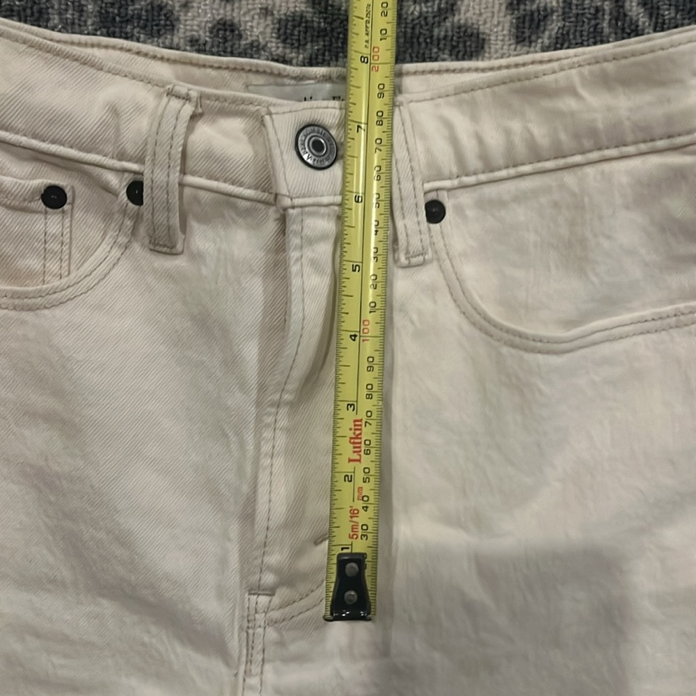 Abercrombie & Fitch White High-Waisted Women's Shorts - Picture 6 of 8